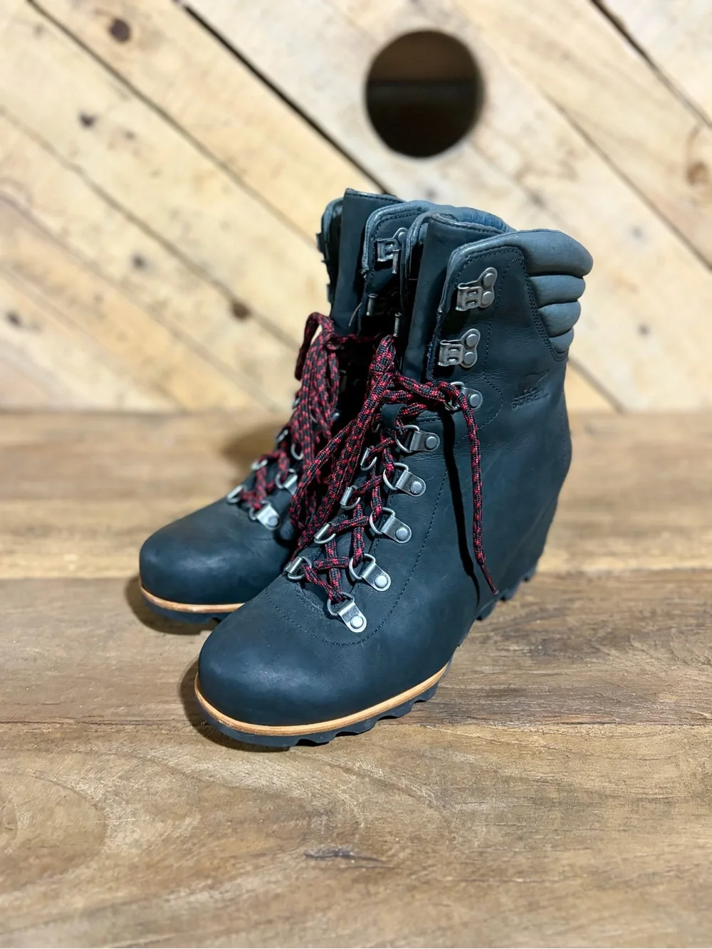 SOREL – Conquest Wedge Waterproof Leather Boots – Black Gray – Sz. 10